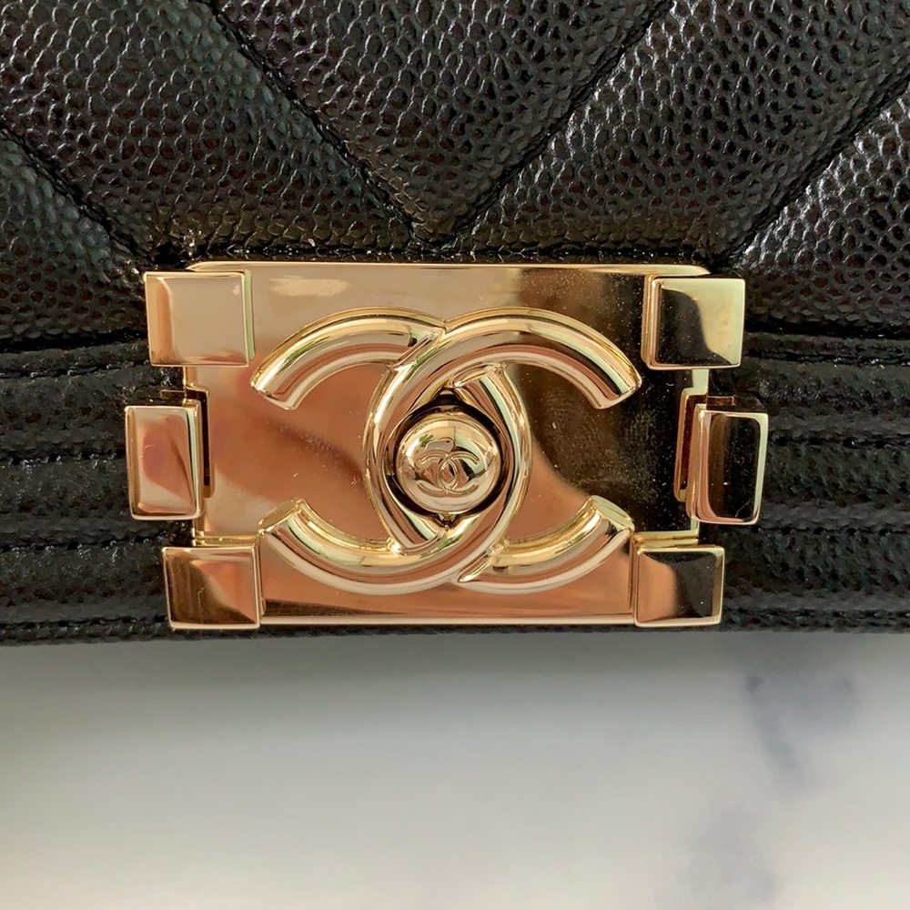 Chanel Chevron Boy Bag - Picture 4 of 10
